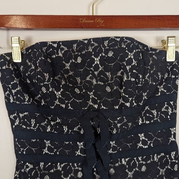 VINTAGE White House Black Market Y2K Black Lace Cotton Strapless Mini Dress - Picture 2 of 8